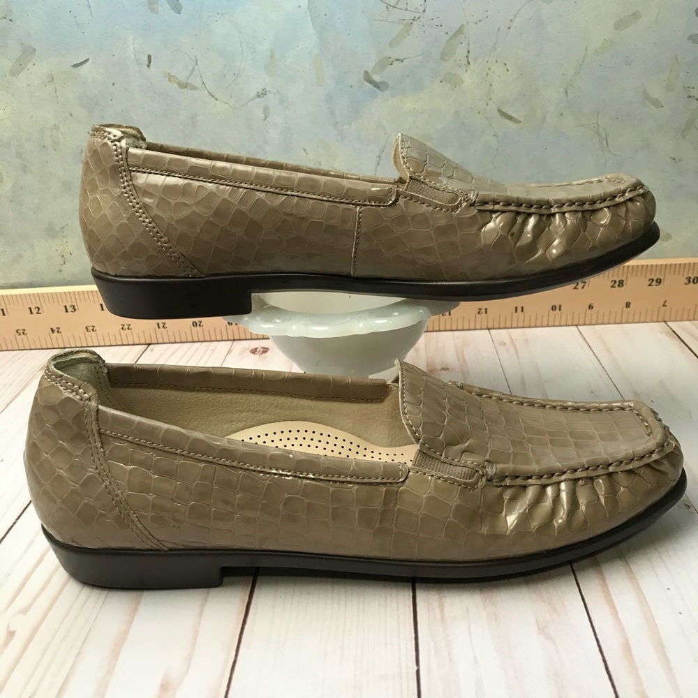 SAS Beige Crocodile Pattern Loafers